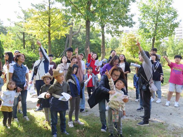 창원시,&lsquo;행복가족멘토링&rsquo;숲 놀이 및 원예체험 호응 높아창원시,‘행복가족멘토링’숲 놀이 및 원예체험 호응 높아(여성가족과) (1).JPG