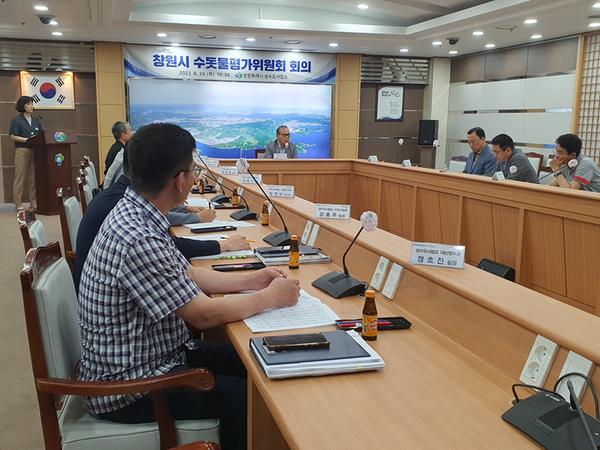 상수도사업소 수돗물평가위원회 수질관리 논의 시간 가져창원특례시, 원수관리 및 조류 대응 위해 전문가 의견 듣다 (1).jpg