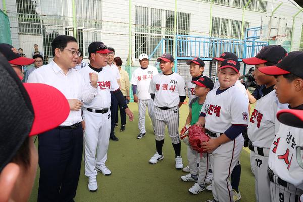 허성무 창원시장, 감사용 야구감독 만난 이유는 허성무 창원시장, 감사용 야구감독 만난 이유는 (3).jpg