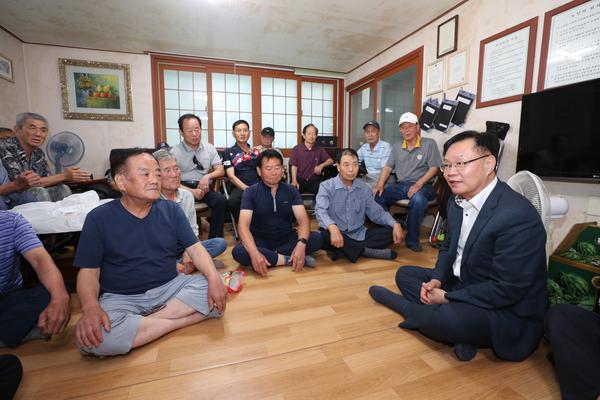 홍남표 창원특례시장, 무더위 쉼터 현장 방문 애로사항 청취★홍남표 창원특례시장, 무더위 쉼터 현장 방문 애로사항 청취(노인장애인과) (1).jpg