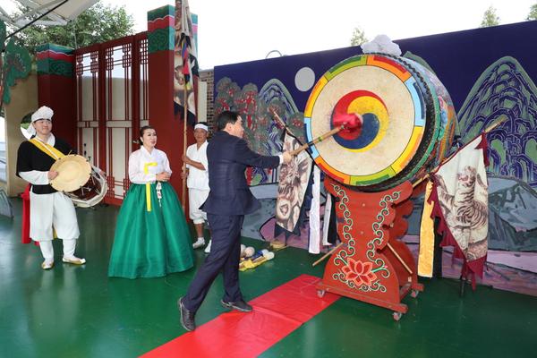 허성무 창원시장, &ldquo;기해년 마산만날제 개막식&rdquo; 참석허성무 창원시장, “기해년 마산만날제 개막식” 참석(공보관) (1).jpg