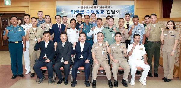 창원시, 방산수출 글로벌 동반자들과 간담회 가져 창원시, 방산수출 글로벌 동반자들과 간담회 가져 (전략산업과) (1).jpg