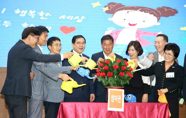 창원시, 아동친화도시 협약식 및 추진 선포식 개최창원시, 아동친화도시 협약식 및 추진 선포식 개최 (보육청소년과) (2).jpg