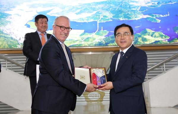 글로벌 ICT기업 다쏘, 창원시 방문 글로벌 ICT기업 다쏘, 창원시 방문 (산업혁신과) (1).jpg