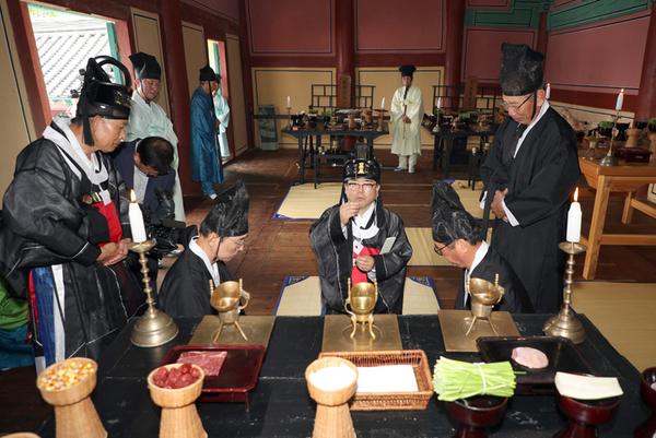 창원향교 추기 석전대제 봉행 참여(문화예술과) 허성무 시장, 창원향교 추기 석전대제 봉행 참여(문화예술과) (1).jpg