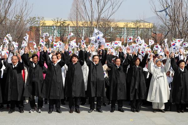 창원시, 광복절 맞아 &lsquo;나라사랑 태극기 달기 운동&rsquo; 전개.창원시, 광복절 맞아 ‘나라사랑 태극기 달기 운동’ 전개.jpg