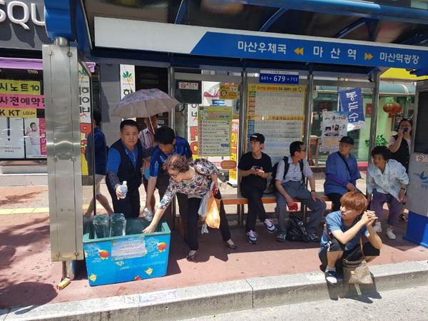 창원시, 폭염 대비 신규시책 추진한다 (승강장 얼음비치1).창원시, 폭염 대비 신규시책 추진한다 (승강장 얼음비치1).jpg