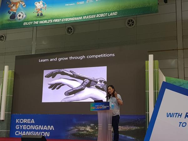 &lsquo;로보월드컵&rsquo;서 로봇에 대한 열띤 강연 펼치다.‘로보월드컵’서 로봇에 대한 열띤 강연 펼치다.jpg