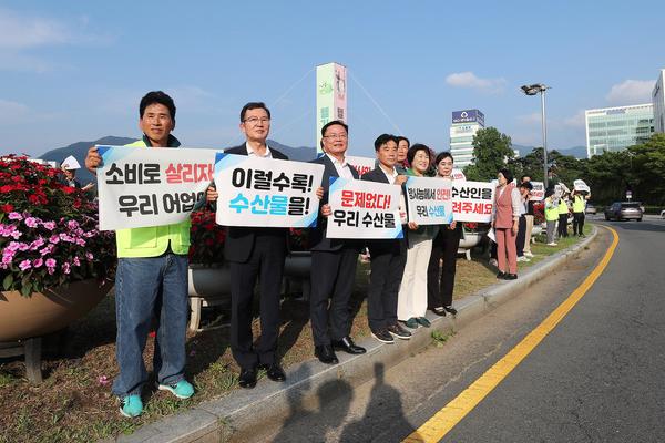 홍남표 창원특례시장이 수산물 소비 촉진 캠페인에 동참했다.