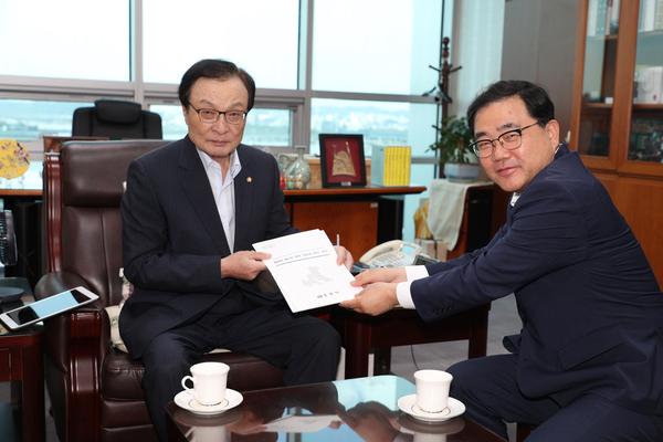 허성무 시장, 이해찬 대표 등 더불어민주당 지도부 만나 지역현안 건의 (이해찬 더불어민주당 대표).허성무 시장, 이해찬 대표 등 더불어민주당 지도부 만나 지역현안 건의 (이해찬 더불어민주당 대표).jpeg