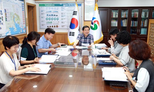 허성무 시장, 22개 신설 및 부서장 변경 부서 1대1 현안 챙겨허성무 시장, 22개 신설 및 부서장 변경 부서 1대1 현안 챙겨 (1).jpg