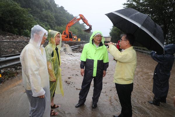 홍남표 창원특례시장이 쌀재터널 피해복구 현장을 방문했다.