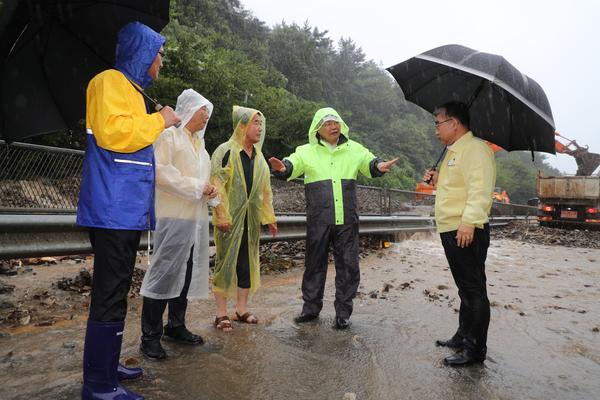 홍남표 창원특례시장이 쌀재터널 피해복구 현장을 방문했다.