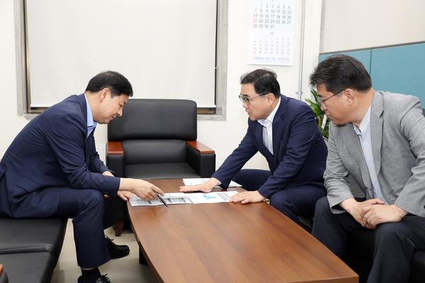 허성무 창원시장, 재료연구소 &lsquo;원&rsquo; 승격ㆍ국비확보 위해 무더위 뚫고 연이틀 강행군허성무 창원시장, 재료연구소 ‘원’ 승격ㆍ국비확보 위해 무더위 뚫고 연이틀 강행군(기획관) (1).jpg