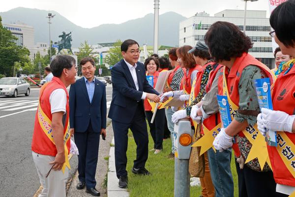 창원시 이통장연합회, 거리질서 확립&middot;음주운전 예방 캠페인 창원시 이통장연합회, 거리질서 확립·음주운전 예방 캠페인 (1).jpg
