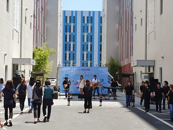 창원시, &ldquo;기업아 힘내!&rdquo; 공장으로 음악공연 배달 창원시, “기업아 힘내!” 공장으로 음악공연 배달 (1).jpg
