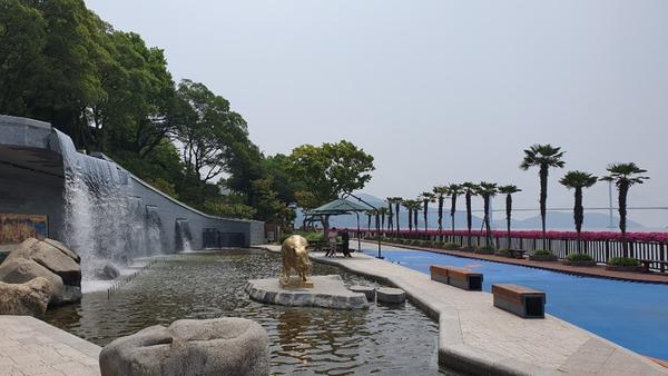 꽃길 돝섬 그곳에 미술작품 전시회 열려꽃길 돝섬 그곳에 미술작품 전시회 열려 (1).jpg