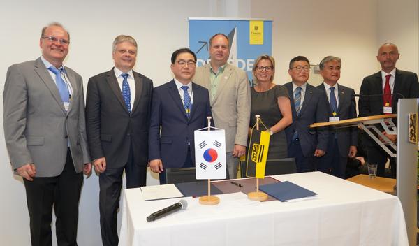 창원시, 드레스덴시에 '독-한 기술센터'개소 창원시, 드레스덴시에 '독-한 기술센터'개소 (개소식) (3).jpeg