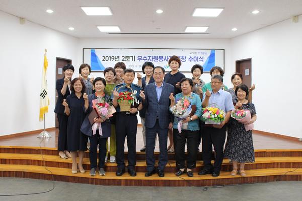 창원시,&lsquo;多시간 多봉사 우수 자원봉사자&rsquo;시상 (사회복지과)창원시,‘多시간 多봉사 우수 자원봉사자’시상 (사회복지과) (1).jpg