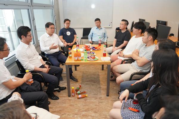 허성무 시장, 드레스덴공대 한국인 유학생과 &lsquo;특별한 만남'허성무 시장, 드레스덴공대 한국인 유학생과 ‘특별한 만남’ (2).jpeg