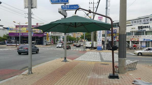 창원시, 그늘막 설치로 횡단보도 폭염 걱정 끝! 창원시, 그늘막 설치로 횡단보도 폭염 걱정 끝! (3).jpg