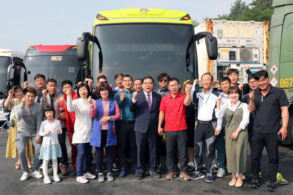 허성무 창원시장, 한국수산업경영인 대회 참가자 격려 허성무 창원시장, 한국수산업경영인 대회 참가자 격려 (1).jpg
