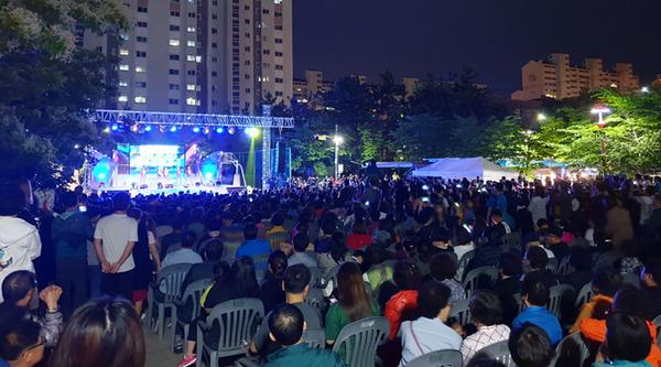 창원시, 진해구 웅동2동 찾아가는 음악회 성공적 개최 창원시, 진해구 웅동2동 찾아가는 음악회 성공적 개최 (문화예술과).jpg