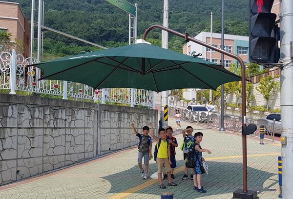 창원시, 2019년 여름철 폭염대비 종합대책 마련(그늘막 사진).창원시, 2019년 여름철 폭염대비 종합대책 마련(그늘막 사진).jpg