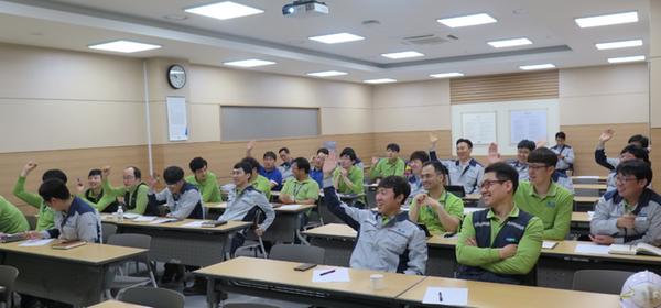 창원시, 두산메카텍&lsquo;찾아가는 아버지학교&rsquo;열어 창원시, 두산메카텍‘찾아가는 아버지학교’열어   (2).jpg