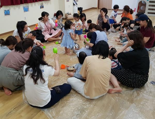 창원시, 나눔터에서 귀가 쫑긋! 듣고 보고 즐겨요창원시, 나눔터에서 귀가 쫑긋! 듣고 보고 즐겨요!.jpg
