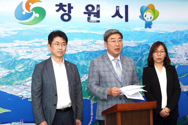 어석홍 공론화위원장 브리핑 발표소통협의회 구성 결과 및 1차 조사 실시계획 브리핑.jpg