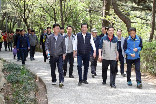창원시, 시민과 함께하는 팔용산 걷기대회 개최 (1)창원시, 시민과 함께하는 팔용산 걷기대회 개최 (1).jpg