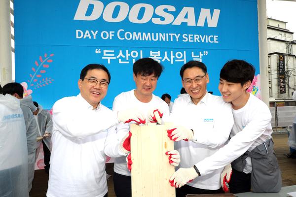 &lsquo;2019 두산인 봉사의 날&rsquo; 창원시와 함께하다 ‘2019 두산인 봉사의 날’ 창원시와 함께하다 (2).jpg