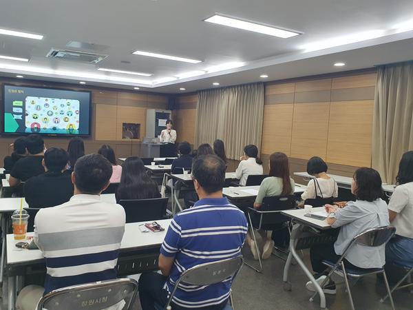 창원특례시 직원 대상 ‘인권감수성 향상 교육’창원특례시 직원 대상 ‘인권감수성 향상 교육’(자치행정과) (1).jpg