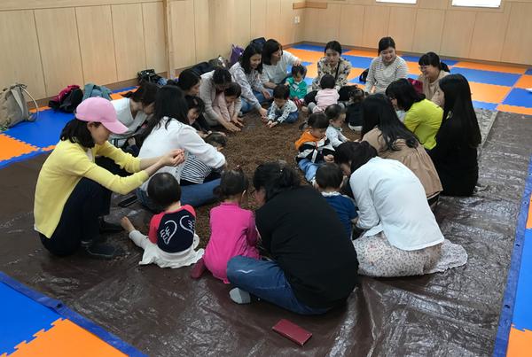 창원시, 공동육아나눔터에서 상상력과 표현력이 쑥쑥~.창원시, 공동육아나눔터에서 상상력과 표현력이 쑥쑥~.jpeg