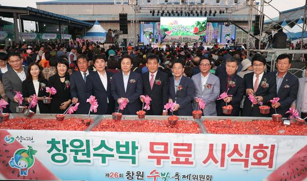 창원시, 제26회 창원수박축제 성황리에 마쳐 창원시, 제26회 창원수박축제 성황리에 마쳐 (농업기술과) 4.jpg