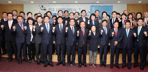 &lsquo;창원시 특례시 실현&rsquo; 상반기 중 국회에서 결정될 듯‘창원시 특례시 실현’ 상반기 중 국회에서 결정될 듯 (4).jpg
