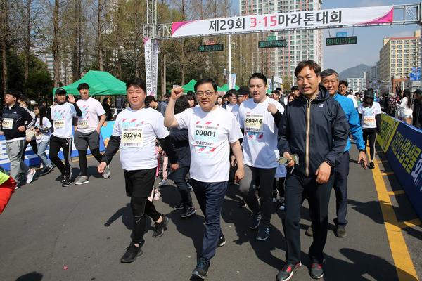 &lsquo;자유&middot;민주&middot;정의&rsquo; 제29회 3.15마라톤대회 성료‘자유·민주·정의’ 제29회 3.15마라톤대회 성료 (2).jpg