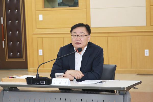 홍남표 창원특례시장, 철도망 기본구상 용역 착수보고회를 주재하고 있다.