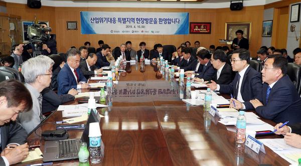 허성무 시장, 산업위기대응특별지역 지정연장 및 추가 확대 등 건의.허성무 시장, 산업위기대응특별지역 지정연장 및 추가 확대 등 건의.jpg
