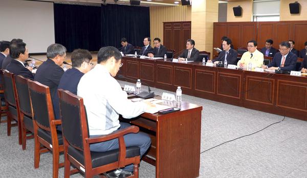 허성무 시장, 대우조선 관련 조선업&middot;시민 우려 불식 정부 실질 대책 요청허성무 시장, 대우조선 관련 조선업·시민 우려 불식 정부 실질 대책 요청.jpg