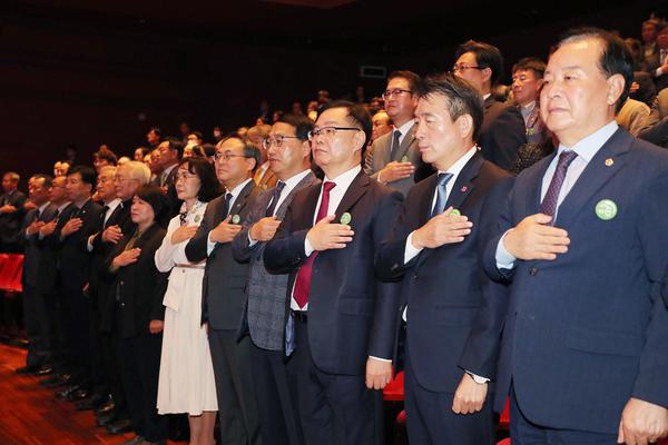 홍남표 창원특례시장이 ‘제44주년 부마 민주항쟁 기념식’에 참석했다.
