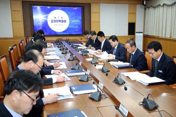 창원시, 스마트 선도산단 후속대책 경제전략 회의 개최.창원시, 스마트 선도산단 후속대책 경제전략 회의 개최.jpg