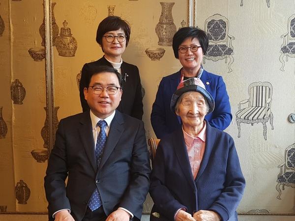 허성무 시장, 지역원로 여성운동가 초청 간담회허성무 시장, 지역원로 여성운동가 초청 간담회.jpg