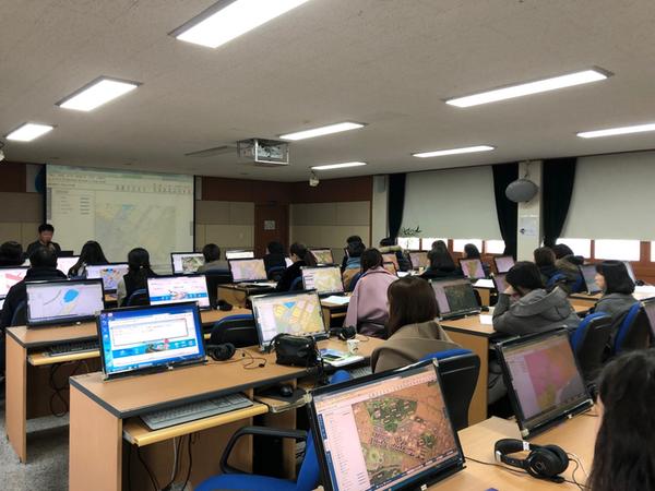창원시,&lsquo;통합도시정보시스템&rsquo;교육으로 업무 스킬 올리GO!!1창원시,‘통합도시정보시스템’교육으로 업무 스킬 올리GO!!1.jpg