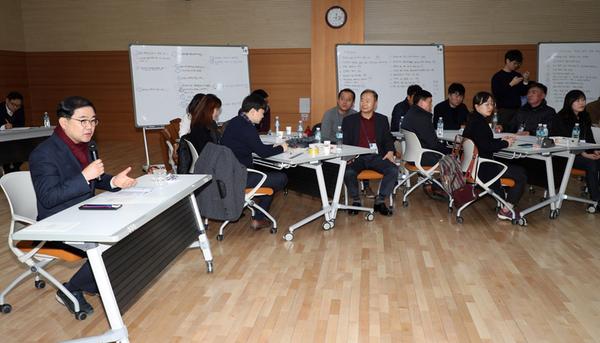 허성무 창원시장 &ldquo;직원 스스로가 조직 바꿔야 한다&rdquo;.허성무 창원시장 “직원 스스로가 조직 바꿔야 한다”.jpg