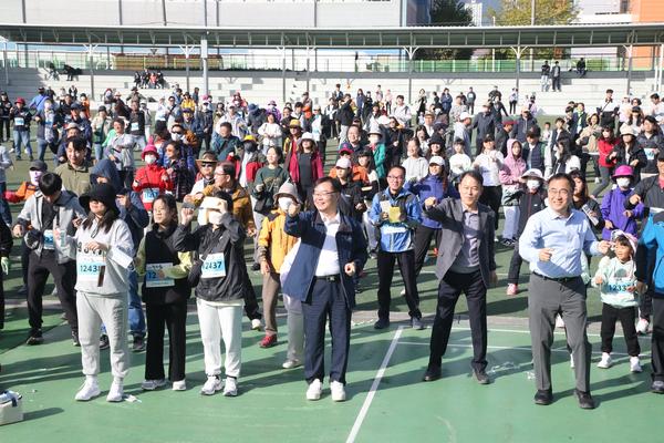 부마민주항쟁기념 제14회 팔룡산 걷기대회 성황리 개최(체육진흥과)