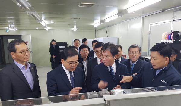허성무 시장, 제조업 혁신 위해 스마트공장 현장 찾다 (대건테크 현장 방문)11허성무 시장, 제조업 혁신 위해 스마트공장 현장 찾다 (대건테크 현장 방문)11.jpg