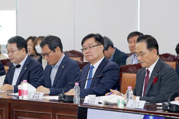 홍남표 창원특례시장이 국가산업단지 범정부 추진지원단 회의에 참석했다.
