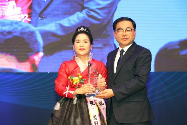 창원시 자원봉사자대회 열려 (올해의 자원봉사왕)창원시 자원봉사자대회 열려 (올해의 자원봉사왕)1.jpg